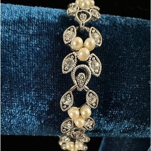 Bracelet. Vintage Silver tone with pearl like stones and clear stones.